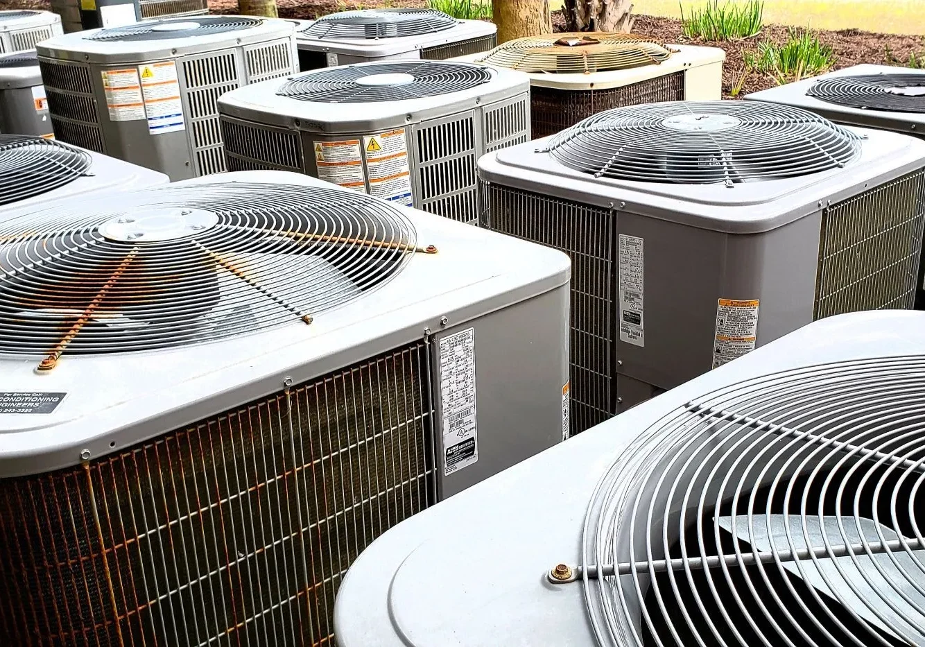 hvac-outdoor-appliances-at-beach-condo-1920w